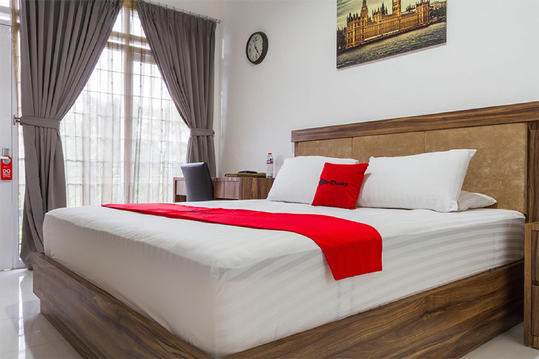 Reddoorz Plus Near Sukajadi 2 Бандунг Экстерьер фото